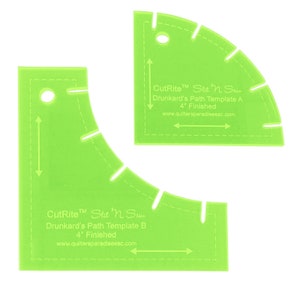 Peut inclure: Deux gabarits en plastique vert pour la courtepointe, étiquetés "CutRite™ Slit 'n Sew Drunkard's Path Template A 4" Finished" et "CutRite™ Slit 'n Sew Drunkard's Path Template B 4" Finished". Les deux gabarits ont un trou dans le coin supérieur et des marques pour la couture.