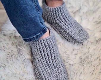 Chunky crochet men slippers in gray, massage effect, cozy house shoes, crochet men slippers, gift for him, mens gift, UnaCreations