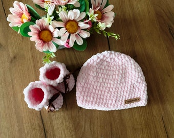 Baby Girl Crochet set, Baby booties and hat, Newborn gift set in pink, Velvet Chunky Crochet baby set, Baby Shower gift idea, Baby girl gift