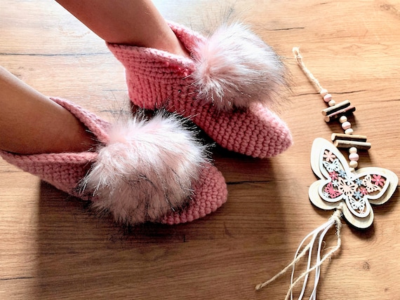 Pantofole all uncinetto con pom pom Pantofole da donna Stivaletti pantofola rosa acceso Pantofole con pon di pelliccia Rosa Natale UnaCreations Etsy Italia