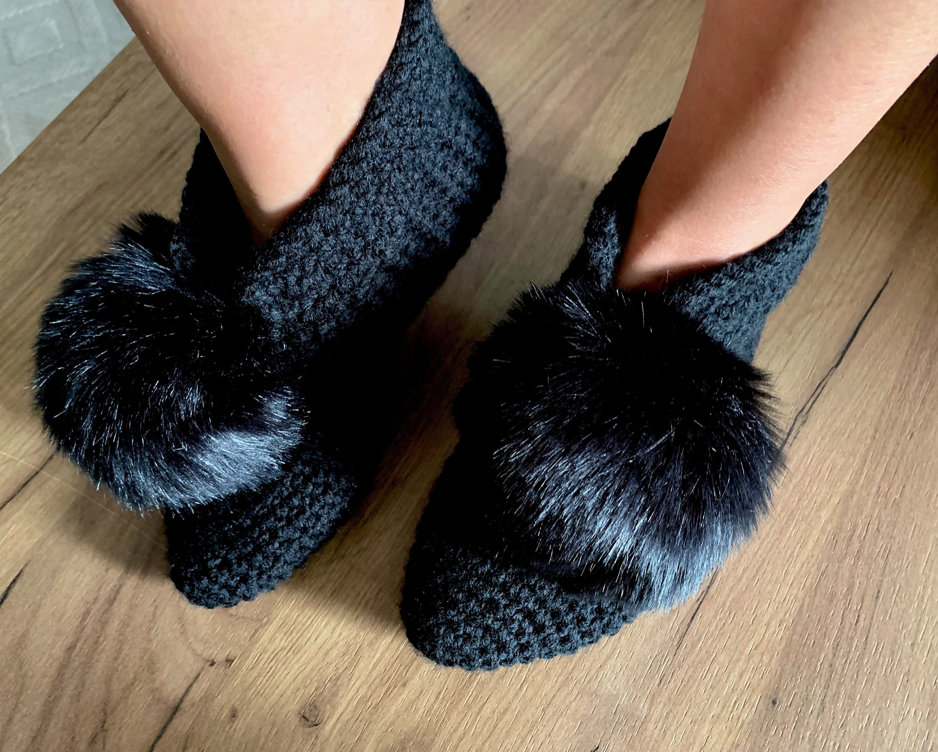 Black Wool Slippers NON-Slip Ballet flats Pointed Toe Flats Gift wrapping Schoenen damesschoenen sloffen Witches schoenen Handmade Slippers FAUX Fur Pom Pom 