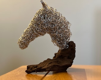 Cabeza de caballo de alambre / Escultura de caballo