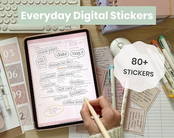 Könnte beinhalten: Ein digitaler Planer mit einem rosa Cover und einem Bildschirm, der eine Vielzahl von digitalen Stickern anzeigt. Die Sticker sind in verschiedenen Farben und Designs gehalten und beinhalten Sätze wie "Speiseplan", "Juhu!" und "Kaffeezeit!" Der Text "80+ STICKERS" ist im Bild sichtbar.