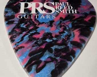 Decoración de pared de resina con púa de guitarra PRS de Paul Reed Smith. 43 x 35 cm.