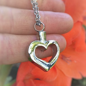 Urn Necklace | Stylish Silver Stainless Steel Heart Cremation Pendant Ashes Necklace | Cremation Jewelry | Urn Jewelry   8009