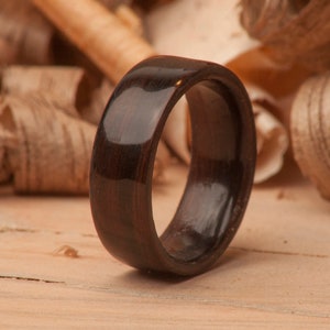 Bague en bois courbé en ébène