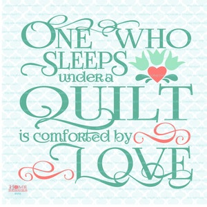 One Who Sleeps Under a Quilt is Comforted By Love svg Home svg Handgemachte svg dxf eps Jpg-Dateien für Cricut Silhouette cut Dateien