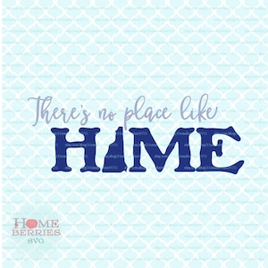 Puede incluir: Gráfico de texto azul y blanco que dice "There's no place like HOME" con una fuente decorativa. El texto está sobre un fondo azul claro con un patrón blanco.