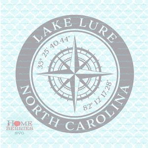 Lake Lure North Carolina Hometown Home Compass Rose Latitude Longitude Nautical Coordinates svg dxf eps ai cut Dateien für Cricut Silhouette