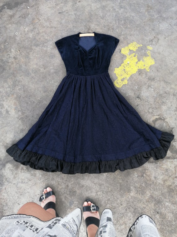 Vintage velvet and lace 1940s 1950s dress