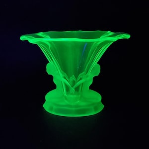NEW LISTING Lovely Small Art Deco Uranium Green Part Frosted Walther & Sohne &quot;Windsor&quot; Glass Vase c.1930&#39;s