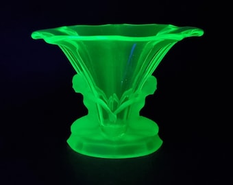 NEW LISTING Lovely Small Art Deco Uranium Green Part Frosted Walther & Sohne &quot;Windsor&quot; Glass Vase c.1930&#39;s