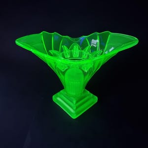 NEW LISTING Iconic Art Deco Green Uranium Glass Large Walther Greta Vase Part Frosted with Frog