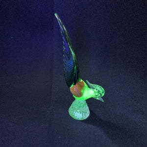 NEW LISTING Fantastic Stylish Vintage Retro Murano Uranium Green Pheasant Bird Sculpture on Clear Base