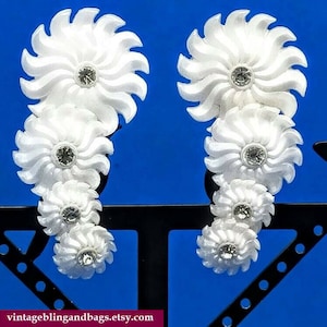 Vintage 65x26mm 1960s white clip on earrings, unworn white flower earrings, 1960s white earrings, statement earrings, midcentury earrings