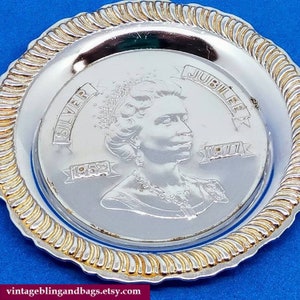 10cm 1977 silver jubilee pin dish, vintage Queen Elizabeth II silver jubilee souvenir, Vintage royal memorabelia 1970s drinks coaster