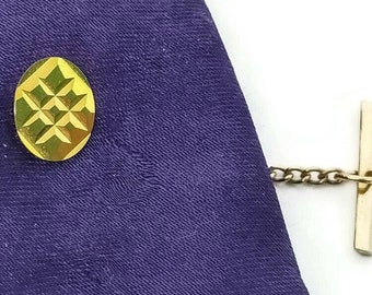 12x9mm 1960s Vintage gold tone tie tack, vintage tie tack, 1960s vintage tie pin, vintage lapel pin, men's jewelry, 1960s oval tie tack