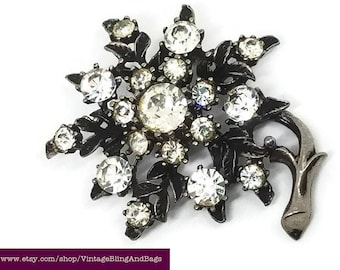 54x44mm 1950s Vintage Jewelcraft rhinestone brooch, vintage pin, 1950s vintage brooch, 1950s flower brooch, vintage gift for her, flower pin