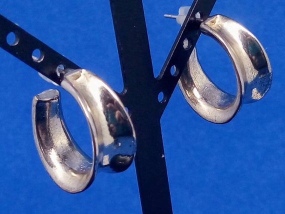 18mm 1980s earrings, minimalist hoop earrings, 198