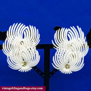 56x42mm 1960s white clip on earrings, unworn white vintage earrings, vintage clip on earrings, vintage midcentury earrings, 1960s earrings