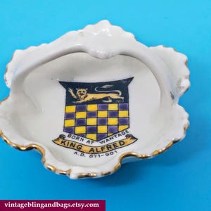 66mm 1930s Antique Wantage crestware basket, antique King Alfred memorabilia, Gemma crested china, vintage Wantage souvenir, trinket dish