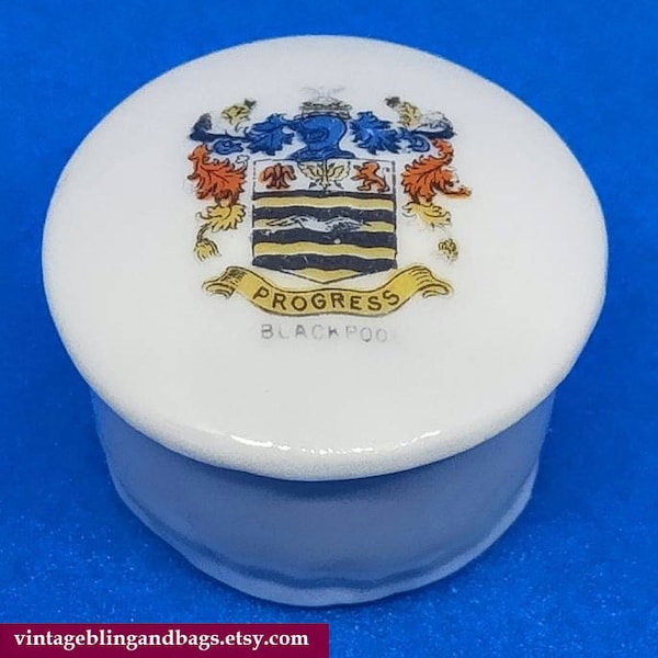 26x33mm 1930er Jahre antike Blackpool Crestware Miniatur-Box, Blackpool China Box, Vintage Blackpool Crested China Box, Souvenir-Knick-Knack #26