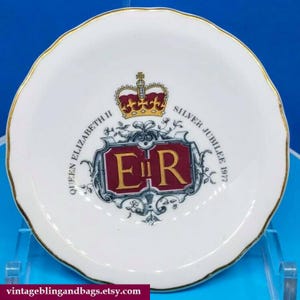118mm 1977 silver jubilee pin dish, vintage Queen Elizabeth II silver jubilee souvenir, royal memorabilia, Queen Elizabeth trinket dish