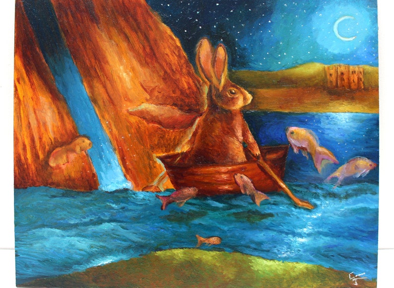 Puede incluir: Pintura al &oacute;leo que representa un conejo marr&oacute;n remando en un bote sobre agua azul, rodeado de peces. El fondo presenta una cascada, una luna creciente y un cielo estrellado. La obra utiliza colores c&aacute;lidos, con tonos naranja y marr&oacute;n predominantes.
