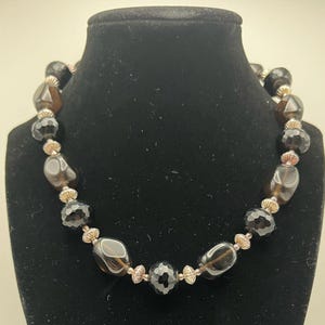 Collier de perles noir et argent