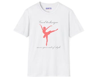 Camiseta con silueta de bailarina de ballet / Pose de ballet rosa, texto en cursiva