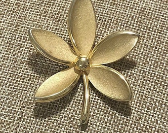 Vintage Signed TRIFARI Brooch Pin 3D Flower Brooch Gold Tone Brushed