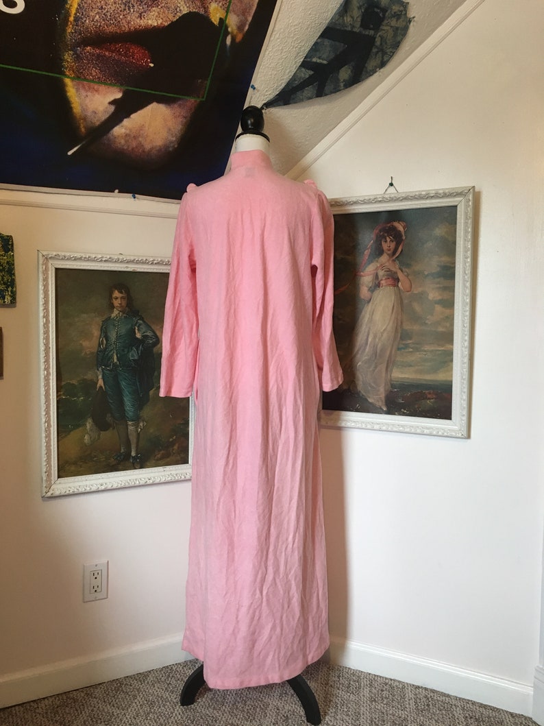1970s Bubblegum Pink Velour Soft Fuzzy White Lace Ruffle Long Sleeve Maxi Nightgown Novelty Kitsch Women/'s M