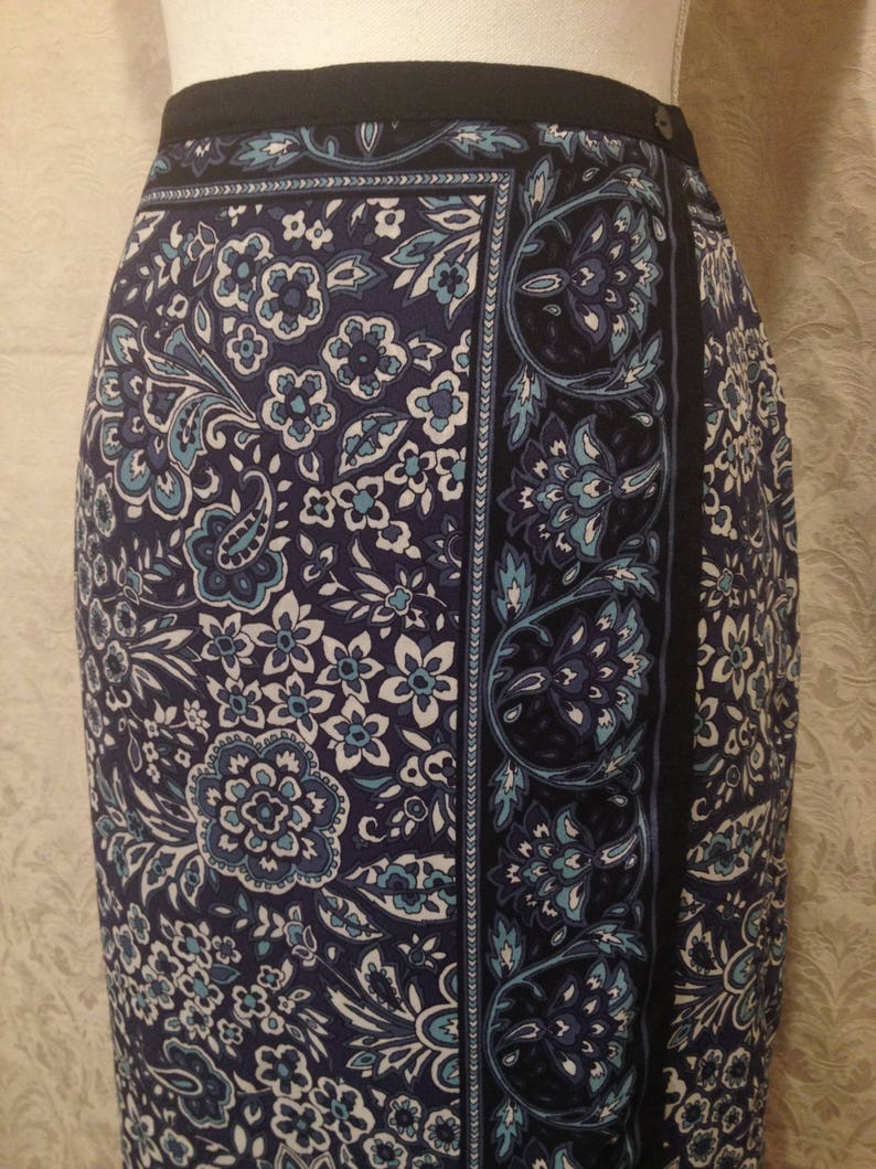 1990s Blue Black Floral Paisley Indian Art Psychedelic Garden Boho Gypsy Witch Festival Midi Dance Striped Square Skirt Mystic Elastic Small