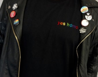 Camiseta - SÍ HOMO - Orgullo - LGBTQ - Camiseta Tumblr - Bordada - Hecha a mano - Todos los géneros - Gay - Lesbiana - Queer