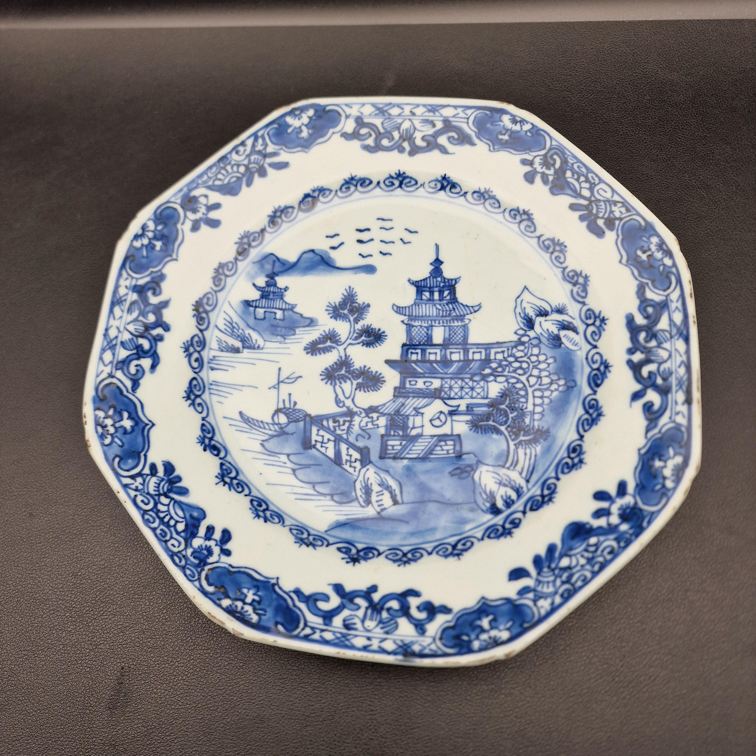 中国青白陶器　骨董　アンティーク乾隆年制 18世紀中国輸出用磁器皿 - 青白塔図 - 乾隆時代 - アンティーク八角皿