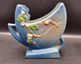 Vintage Roseville Pottery “Snowberry” Vase – USA, Circa 1947 – Fan Handle Form (1FH-6)