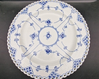 Royal Copenhagen Blue Fluted Full Lace Serving Platter – Model 1041, 34 cm Hand-Painted Porcelain, First Edition Collector’s Piece