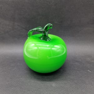 Swedish glass - Paper weight art glass- Apple shaped . 1980:s Sweden. Scandinavian modern Collectible