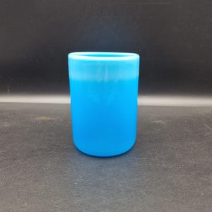 Erik Höglund blue art glass vase – signed, Boda Sweden, semi-opaque sky blue, 11 cm