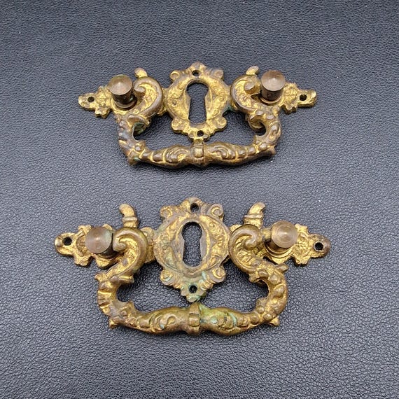 vintage dresser pulls Lot Of 5 Drawer Brass Iron 4.25 1/8 Each pull is installed with two screws (included). old hardware lot, 70 pcs
