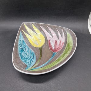 Mari Simmulson for Upsala-Ekeby, hand painted art ceramic 1960:s vase MCM.