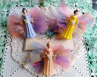 Whimsical Bridesmaid Brooches / Faux Pearls Rainbow Tulle / YOU CHOOSE / Easter Statement Brooches / Flower Girl Brooch / Bridesmaids Gift