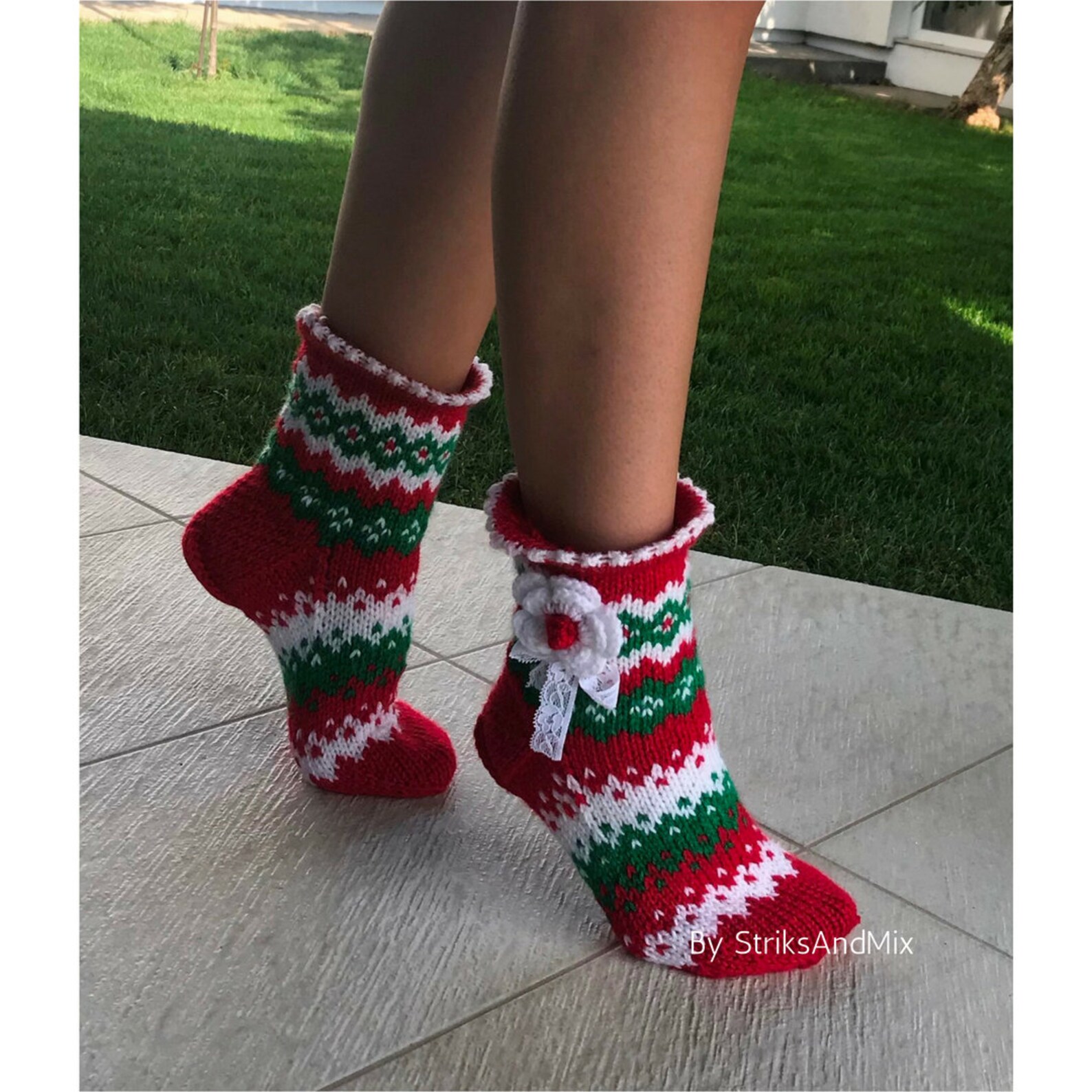 Christmas Ankle Floral Socks With Flowers in Red Green and White Colors