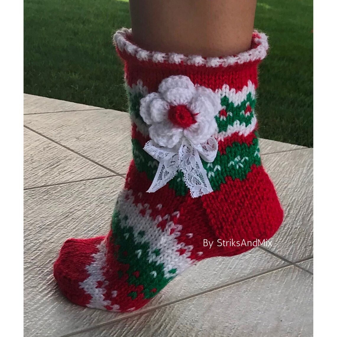 Christmas Ankle Floral Socks With Flowers in Red Green and White Colors