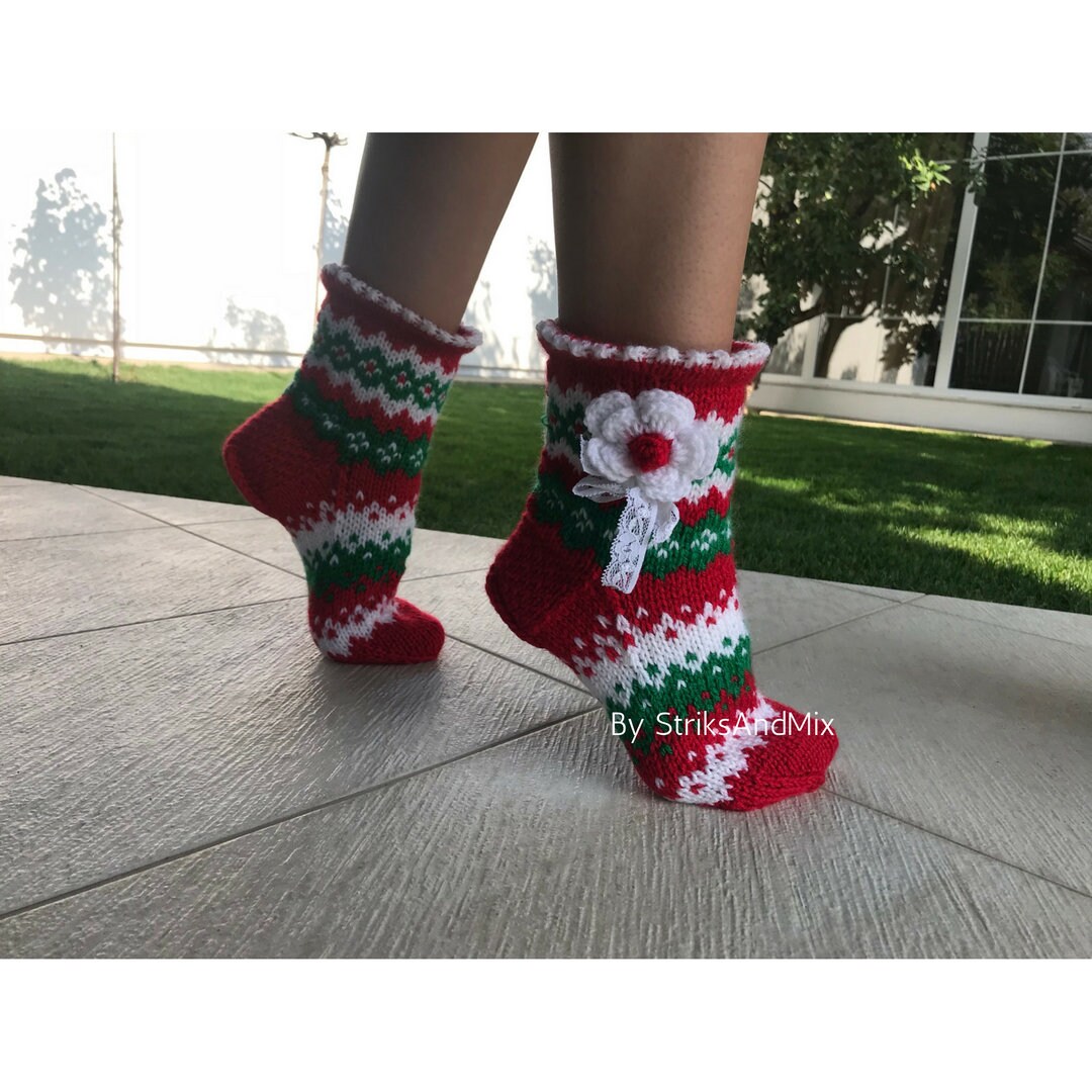 Christmas Ankle Floral Socks With Flowers in Red Green and White Colors
