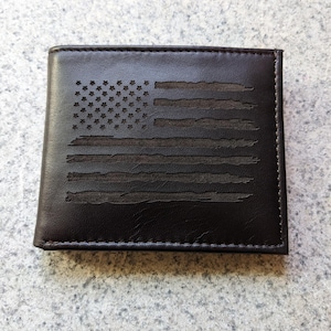 Billetera delgada de cuero con grabado de la bandera estadounidense