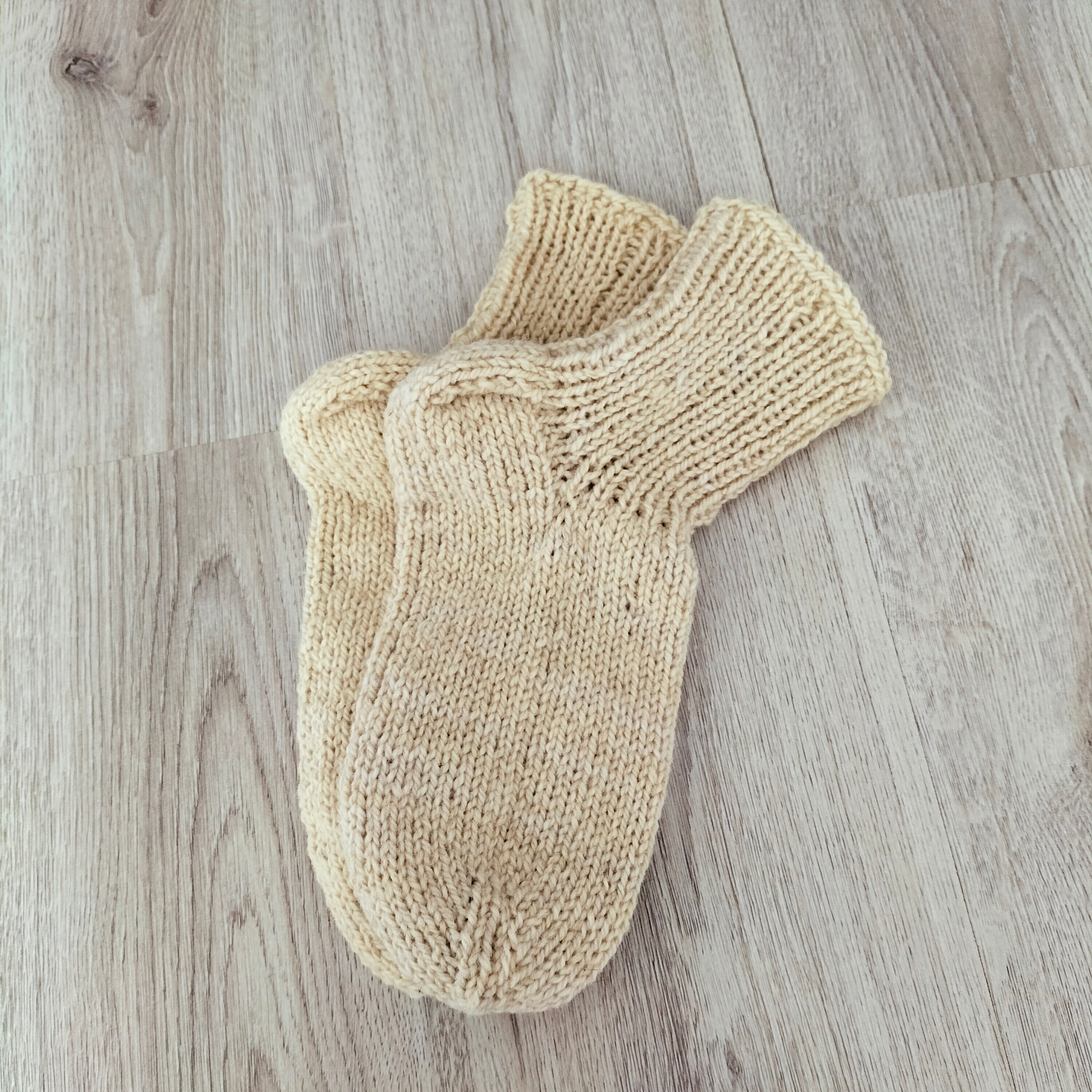 Calcetines lana natural. Talla mediana. – O Sarillo