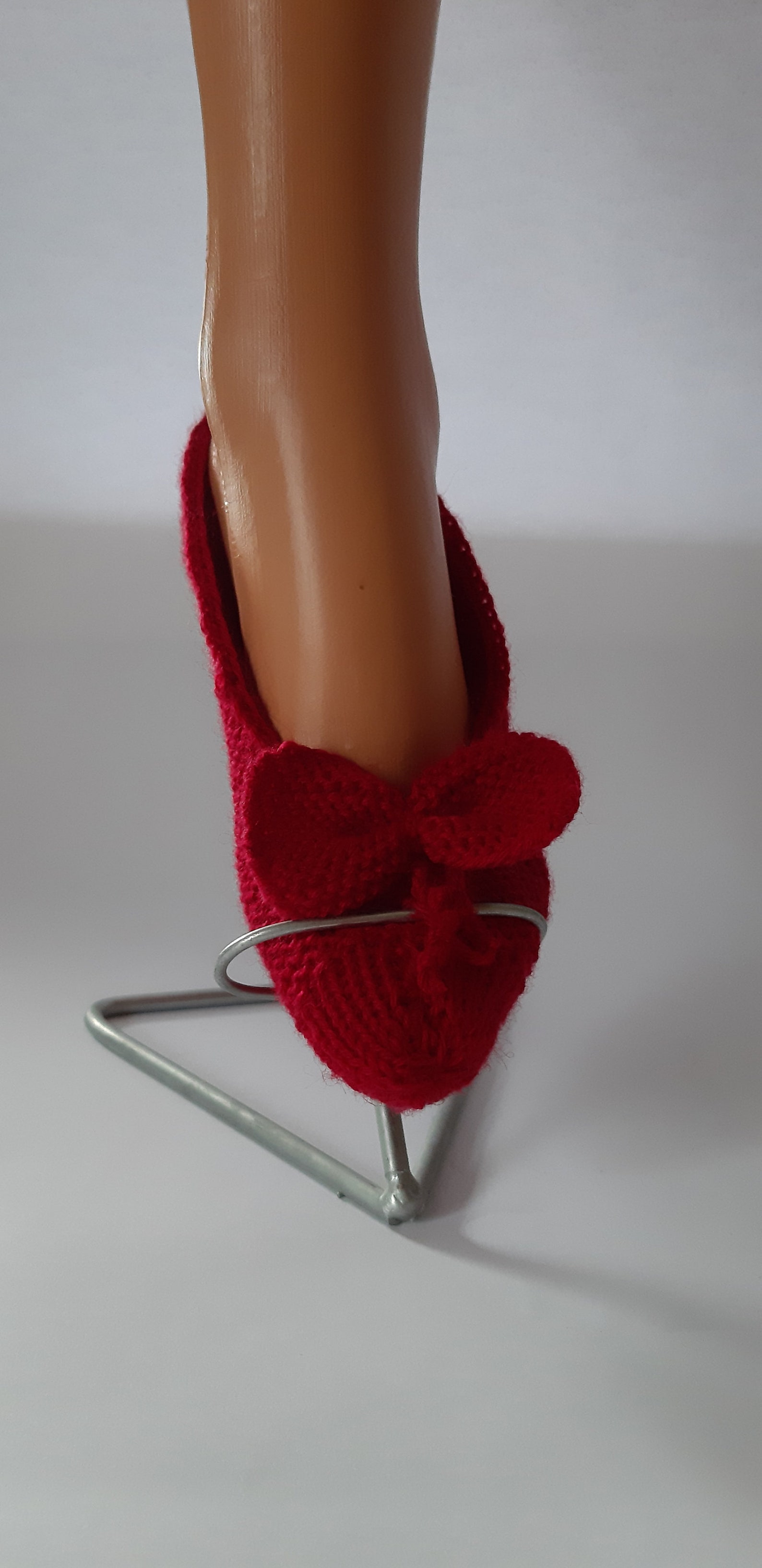 red flat slippers