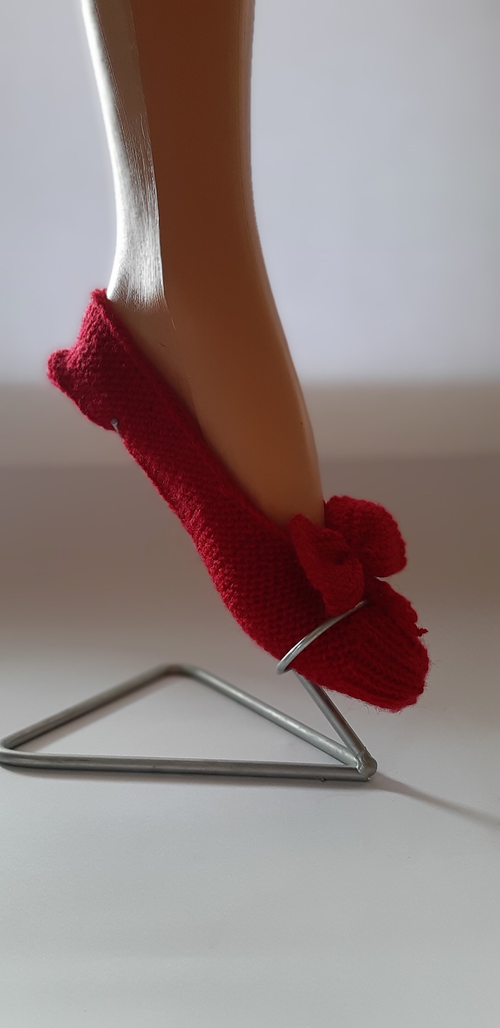 red flat slippers