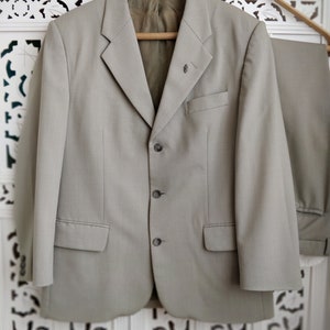 Size 40us. KALEVA CLASSIC Men&#39;s Suit. Vintage Blazer / Trousers. Grey Wool Suit. Made in Finland. Men&#39;s size 40us / 50eu